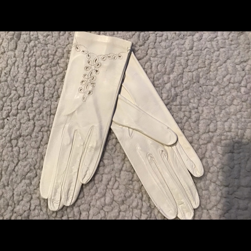 Women's Cream Dress Gloves with Embroidered Detail